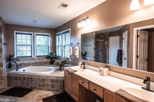 125 Gap Vw Blvd, Harpers Ferry WV 25425-3003 exterior