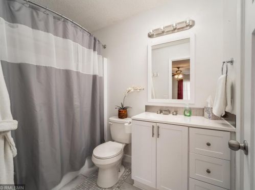 3274 Camelot Dr, Saint Paul MN  55125-2754 exterior