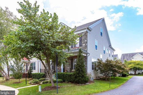 8950 Junco Ct, Gainesville, VA 20155-5866