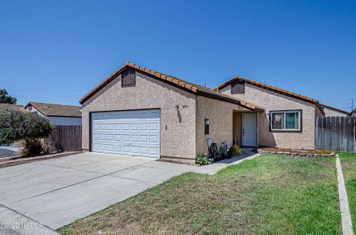 2203 Chestnut Ln, Santa Maria, CA 93458-1067