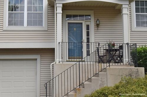 1290 Derry Ln, Pingree Grove IL  60140-9122 exterior