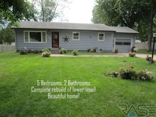 304 Anna Ave, Hills, MN 56138-1097