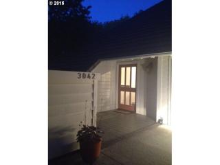 3042 Nottingham Dr, Portland OR  97201-1682 exterior
