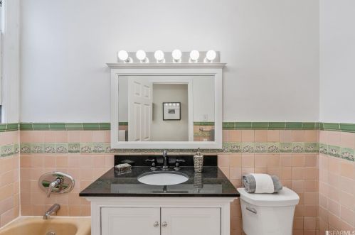 1306 Gilman Ave, San Francisco CA 94124-3243 exterior