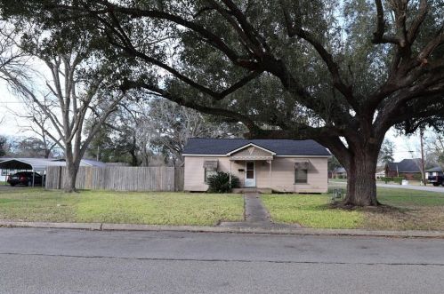 821 Miller St, Angleton TX  77515-5526 exterior