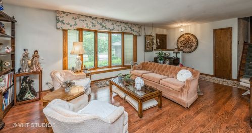 542 Eletson Dr, Bull Valley, IL 60014-7406