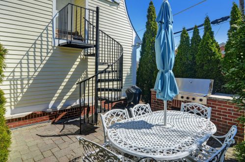 137 Oxford Ave, Willowbrook IL  60514-1151 exterior