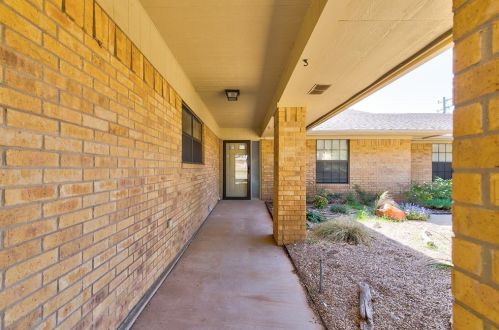 609 Williamsburg Ct, Granbury TX  76048-1708 exterior