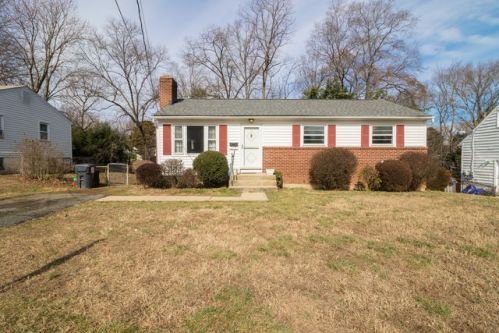 13412 Greenacre Dr, Woodbridge VA  22191-1835 exterior