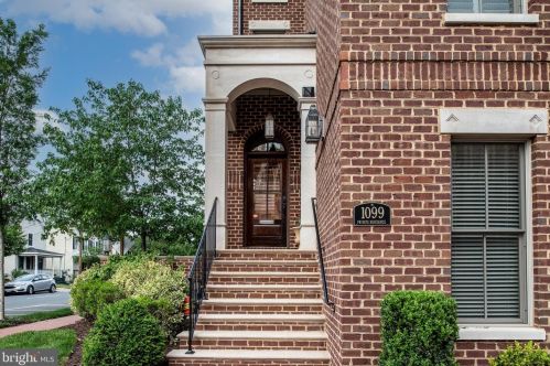 1099 Winchester St, Fredericksburg, VA 22401-3837
