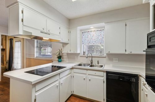 7632 Terry Dr, Fort Worth TX  76180-6270 exterior