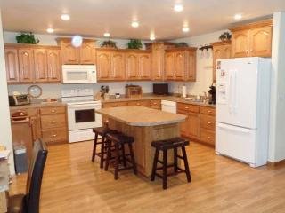 3033 Colorado Dr, Bismarck, ND 58503-1604