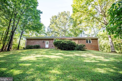 3 Bel Plains Dr, Fredericksburg, VA 22405-3415
