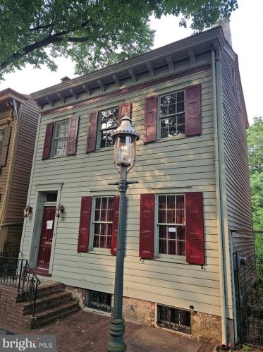136 Jackson St, Trenton, NJ 08611-1720