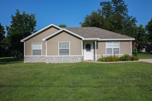 110 Cherokee St, Grove, OK 74344-3101