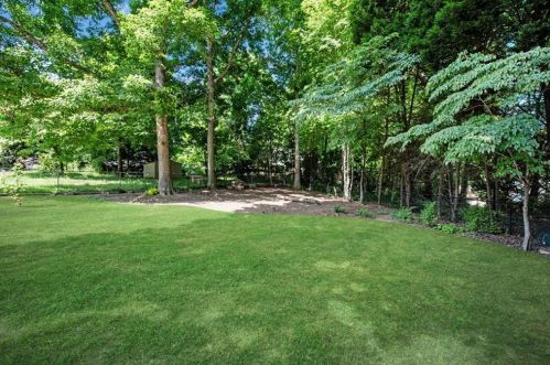 5272 Happy Hollow Rd, Atlanta GA  30360-1263 exterior