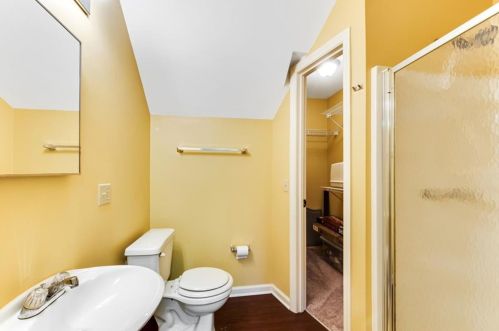 2976 Four Oaks Dr, Atlanta GA  30360-1752 exterior