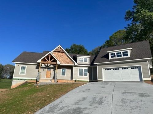 375 Spring Field Dr, Clarkesville, GA 30523-3015