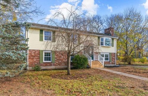 1 Sheldon St, Lincoln, RI 02865-2223