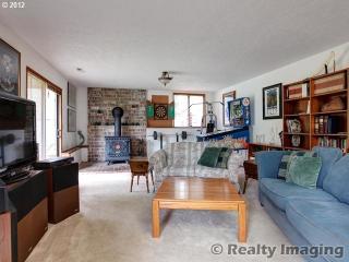 8130 Glencreek Ct, Portland OR  97223-1319 exterior