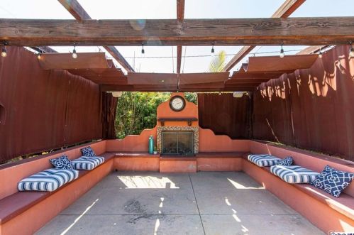 2328 Chapman Rd, Glendale CA  91214-3013 exterior