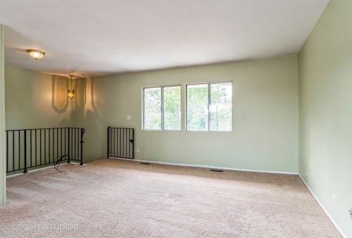 1373 Fremont Dr, Hanover Park, IL 60133-4907
