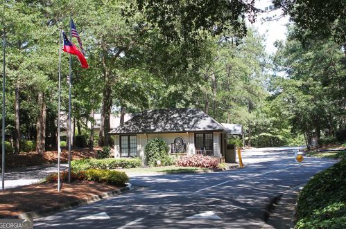 83 Montre Sq, Atlanta GA  30327-4046 exterior