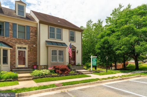 8725 Stone Hill Pl, Springfield VA  22153-1718 exterior