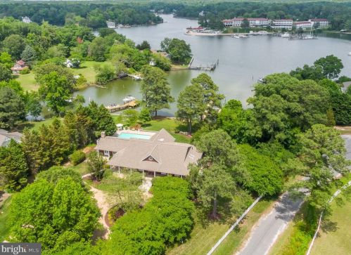 143 Hayden Rd, Weems, VA 22576-2718