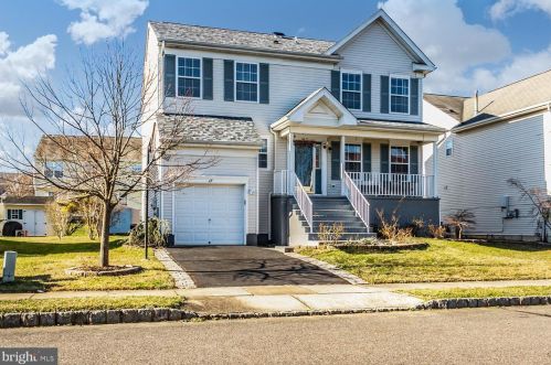 17 Greenbrook Dr, Columbus, NJ 08022-2319