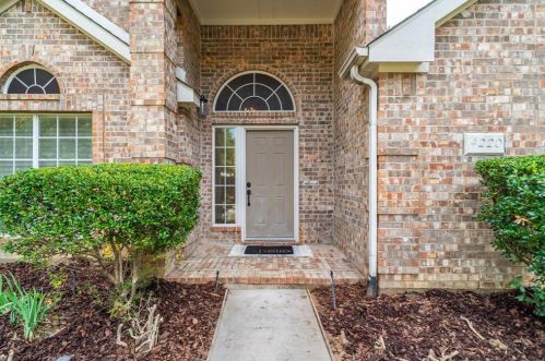 4220 Oak Grove Dr, Carrollton TX  75010-1217 exterior