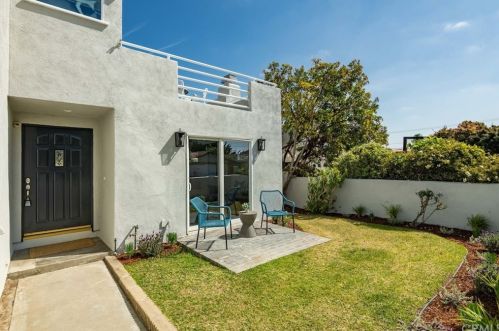 1261 Bryant Pl, Manhattan Beach, CA 90266-6805