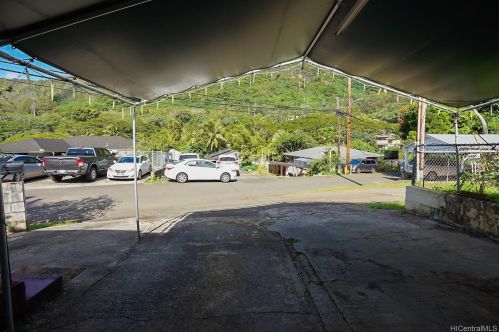 2837 Numana Rd, Honolulu, HI 96819-2915