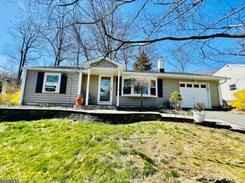 10 Dahlen Dr, Parsippany, NJ 07834-2412