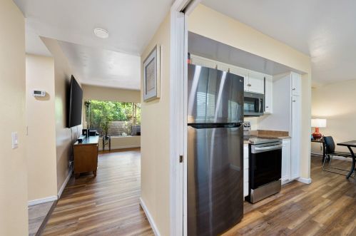 1711 Capri Cir, Palm Springs, CA 92264-5002