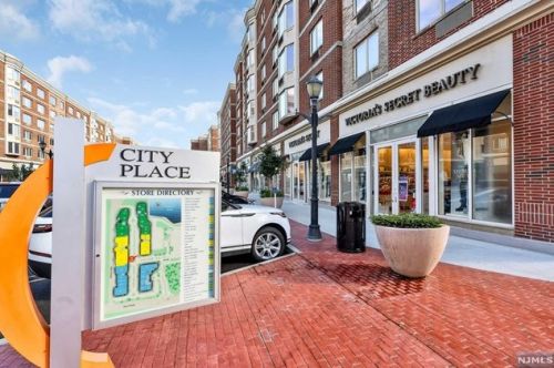 5506 City Pl, Edgewater NJ  07020-3172 exterior