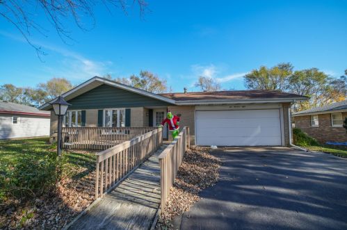 508 Juniper Ln, Bradley, IL 60915-1126