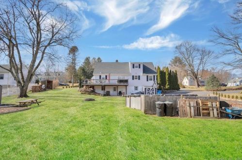 20 Stendahl Dr, Huntington CT  06484-1635 exterior