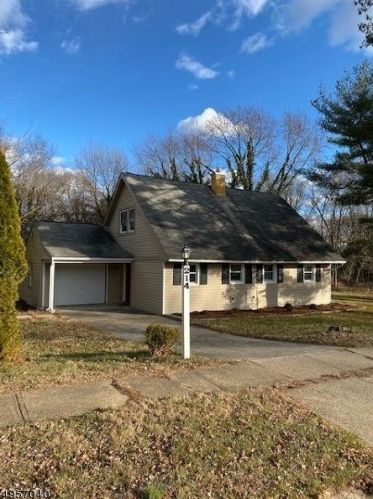 214 Millbrook Dr, Willingboro, NJ 08046-2819