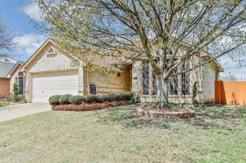 1729 Cedar Tree Dr, Fort Worth, TX 76131-2221