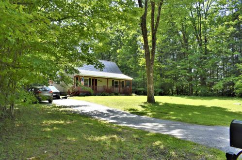 262 Jefferson Dr, Hillsboro, NH 03244-5314
