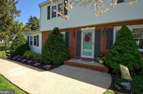 3 Lopatcong Dr, Trenton, NJ 08638-1309