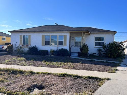 1215 Exmoor Ave, Compton, CA 90220-4425