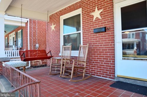 38 Sunset Ave, Ephrata, PA 17522-2346