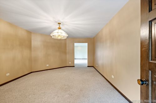 6765 County Line Ln, Willowbrook IL  60527-5726 exterior