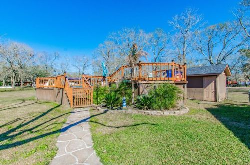 317 County Road 893a, Angleton TX 77515-9490 exterior