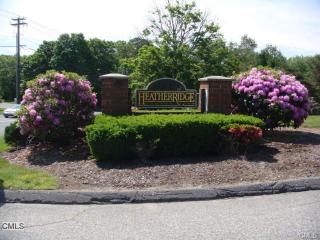 122 Heather Rdg, Huntington CT  06484-4644 exterior