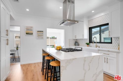 1350 Carlton Dr, Glendale CA  91205-1421 exterior