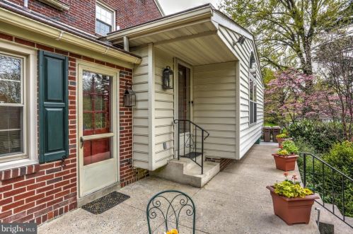 1321 Cheves Pl, Lancaster PA  17603-4943 exterior