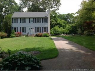 17 Vars Ave, Pawcatuck, CT 06379-2015